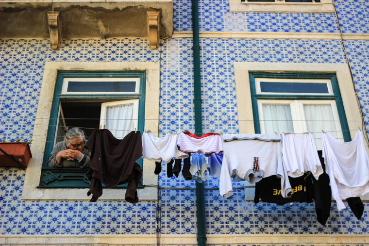 Hanging around in Mouraria, Lisbon